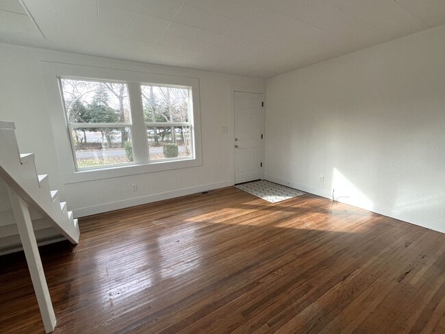 Building Photo - Great 2 Bed 1 Bath Home near MTSU!