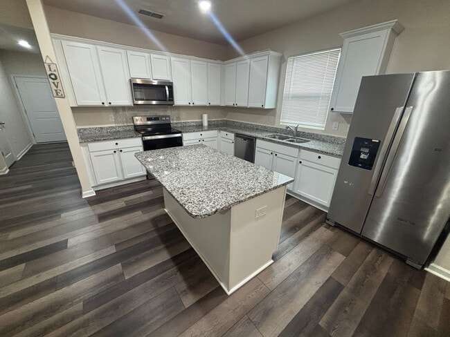 Building Photo - Room in House on Justice Union Ct