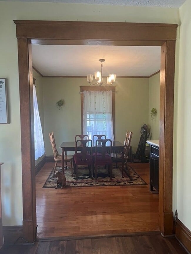 Building Photo - 121 E Scribner Ave