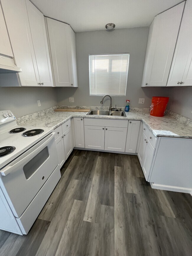 Building Photo - 1311 Lemon St