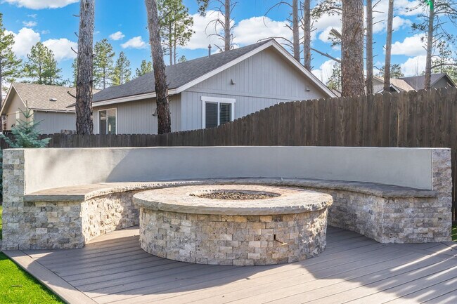 Building Photo - 2841 W Alamo Dr