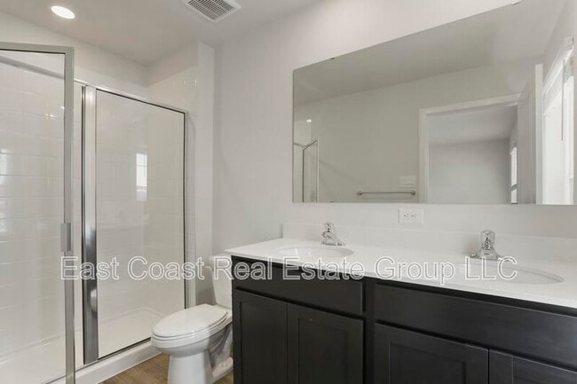 Building Photo - 413 Eclipse St