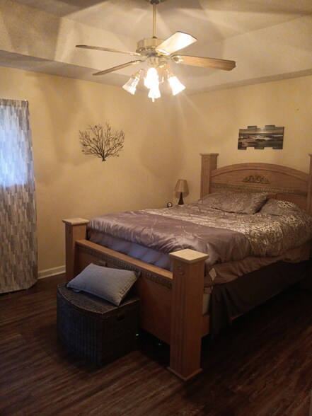 Building Photo - 5824 Pine Lake Dr