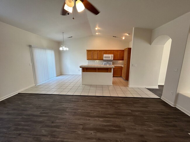 Building Photo - Spacious 4 bedroom home in Lemoore