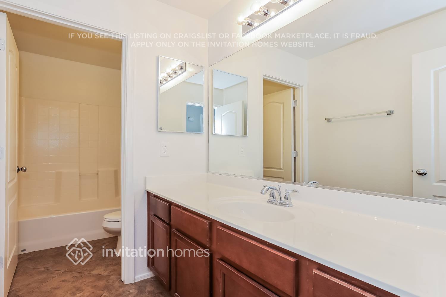 Building Photo - 2241 S Buckaroo Trail