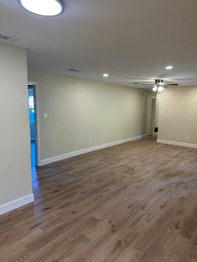 Building Photo - 4/2/1  LISD Fenced yard and pet friednly