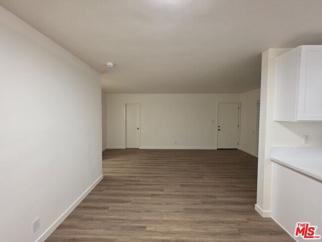 Building Photo - 827 9th St