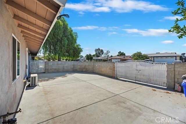 Building Photo - 15518 Ironwood Dr