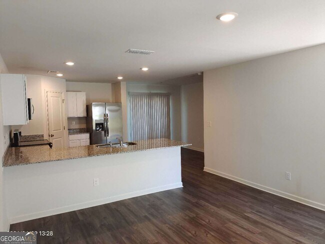 Building Photo - 538 Pemberton St