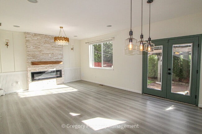 Building Photo - Beautiful and Modern Two-Story Home in Great Millcreek Location! 3 Bedrooms, 2.5 Bathrooms, Spaci...