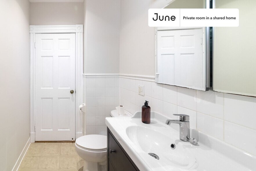 Building Photo - Room in Shared 3 bed/2 bath home