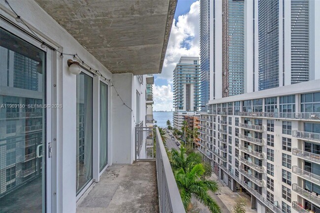 Building Photo - 455 NE 25th St