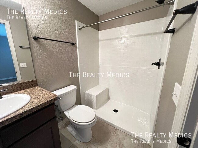 Building Photo - 53 Maple Dr