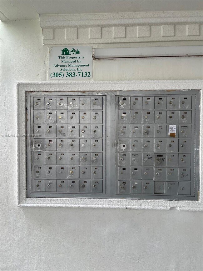 Building Photo - 9143 SW 77th Ave