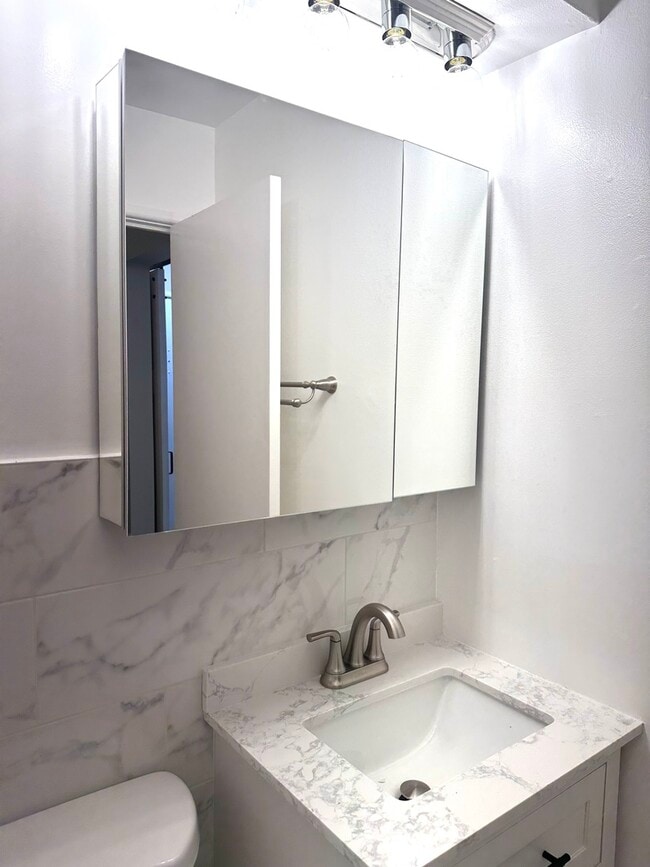 Building Photo - 2629 N Hampden Ct