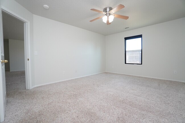 Building Photo - 16274 Silver Creek Ave