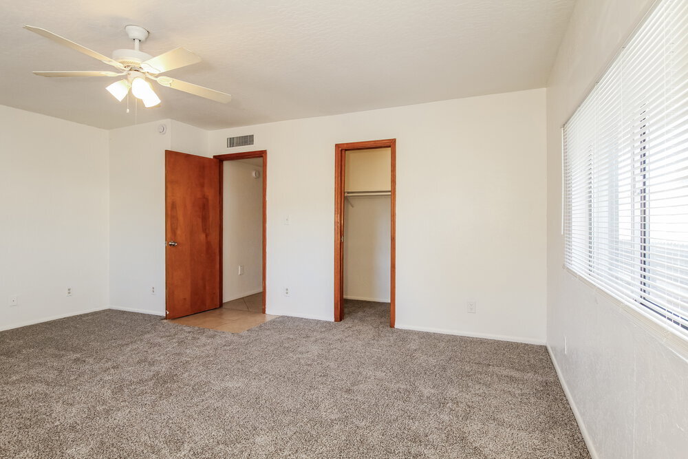 Building Photo - 5220 W Christy Dr