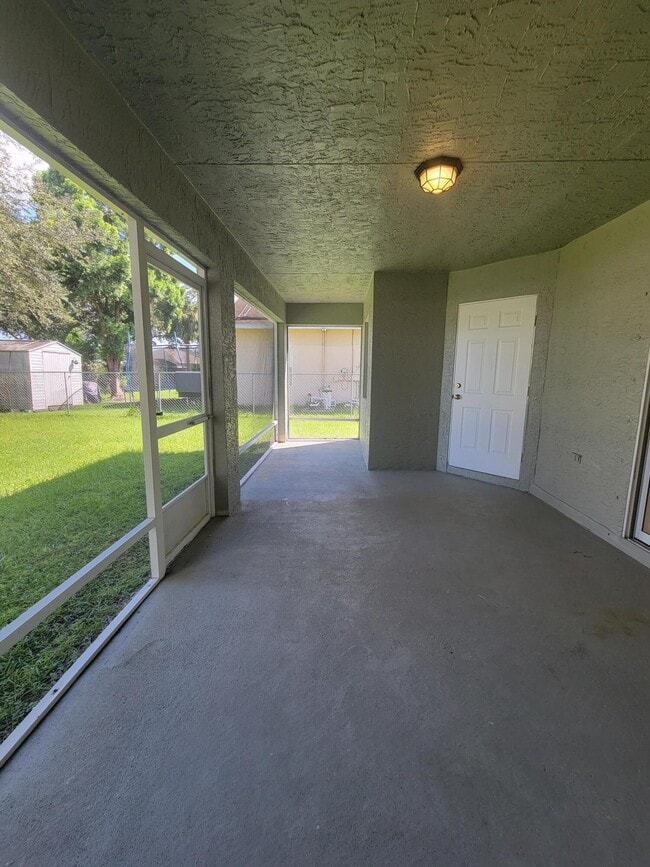 Building Photo - 3125 SW Dimattia St
