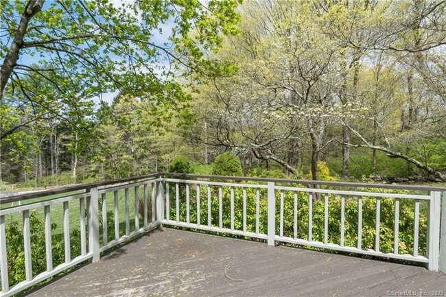 Building Photo - 241 Maple Rd