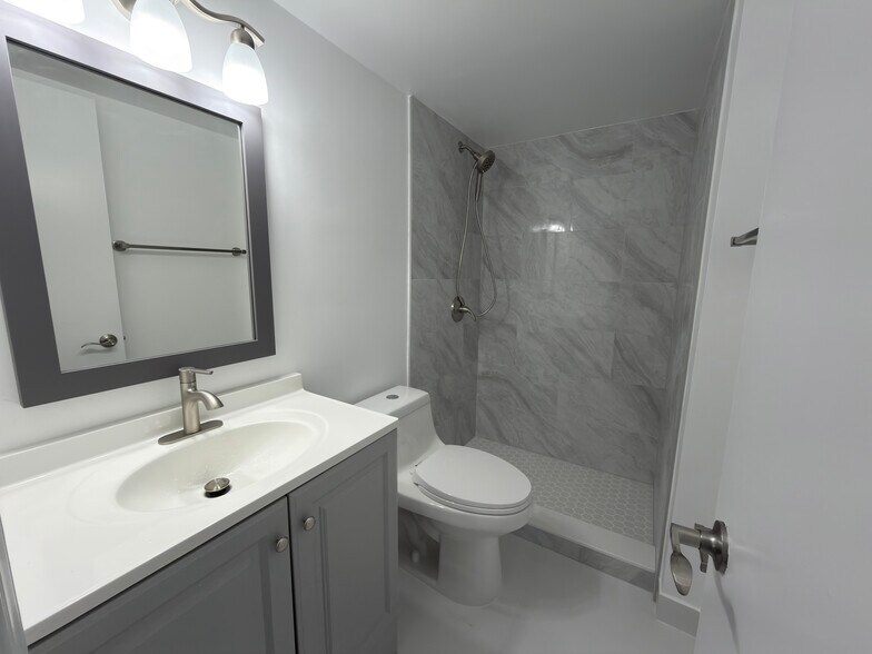 Building Photo - 9311 Orange Grove Dr