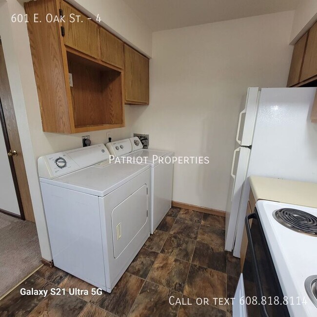 Building Photo - 2 bed/1 bath Townhouse in Cottage Grove, WI!