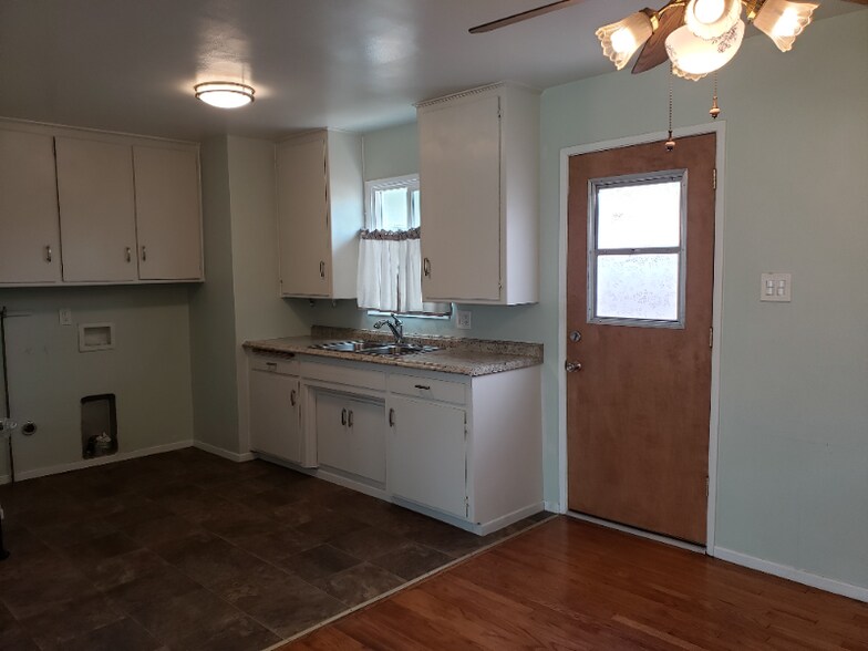 Building Photo - 16516 Firmona Ave