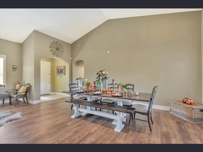 Building Photo - 46347 Opah Dr