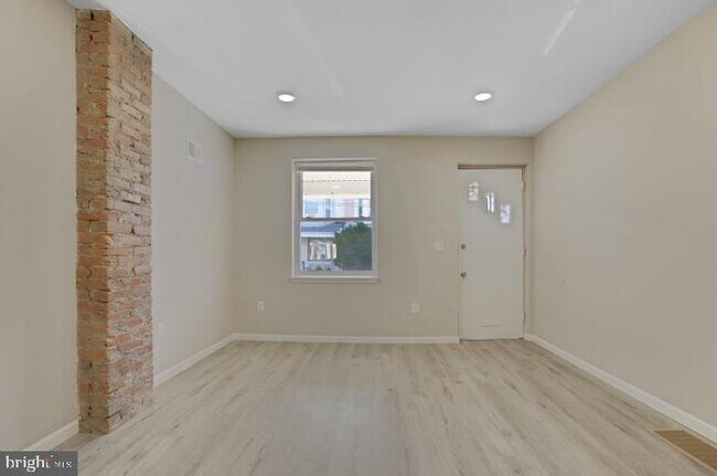 Building Photo - 5727 Osage Ave