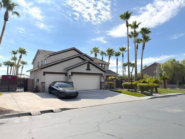 Building Photo - Luxury Home in Lone Mountain Classics