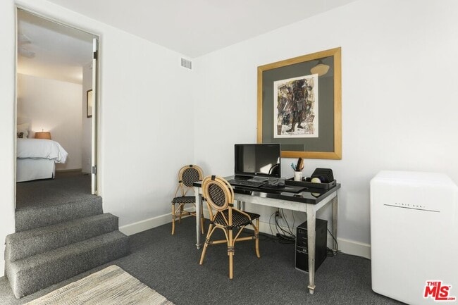 Building Photo - 2071 Escarpa Dr