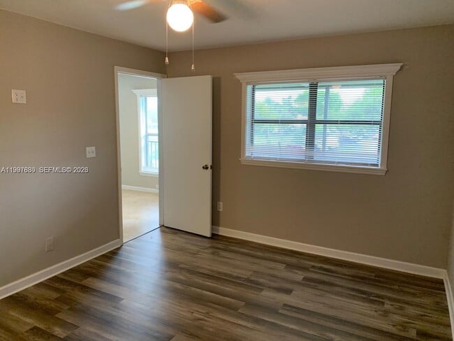 Building Photo - 3932 NW 87th Ave