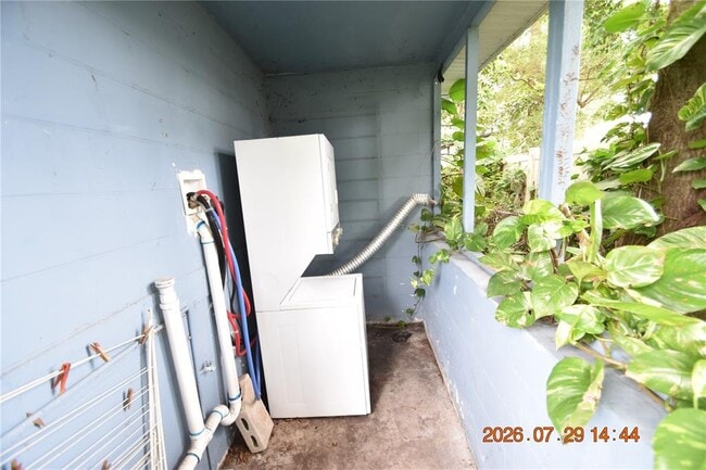 Building Photo - 419 Stremma Rd