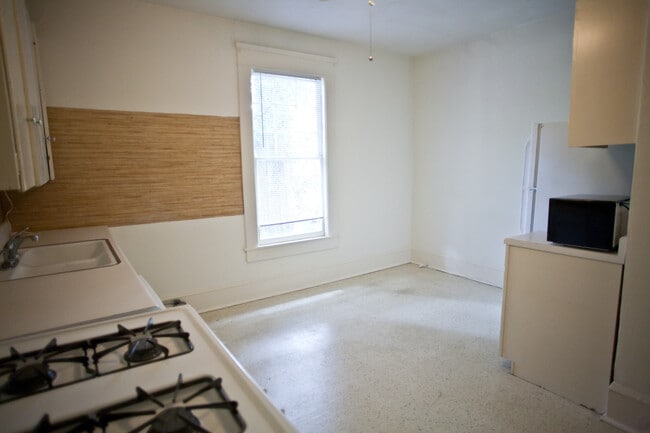 Building Photo - 212 2 McCauley Street