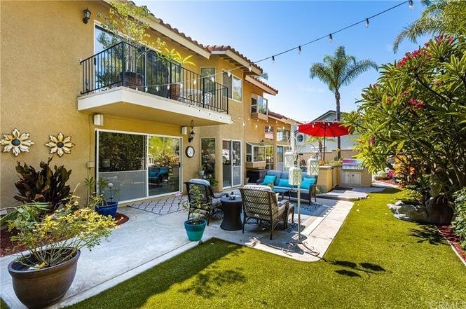 Building Photo - 5860 Vista Del Mar