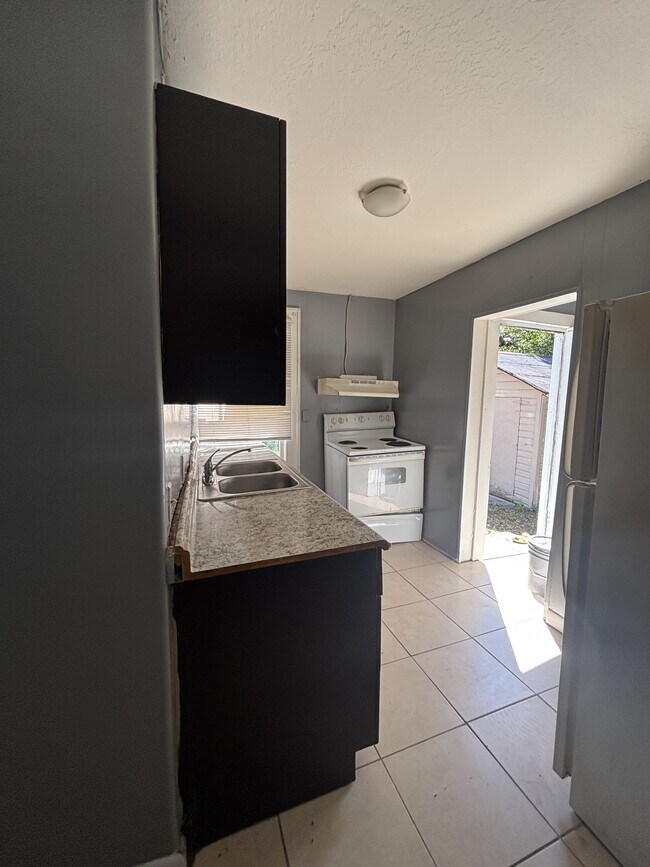 Building Photo - 444 Duray St