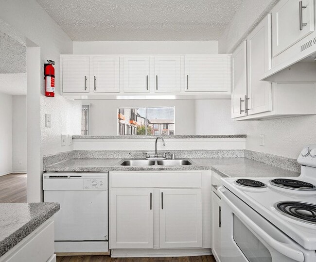 Building Photo - 2111 Holly Hall St