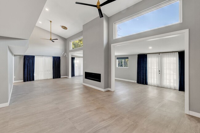 Building Photo - Stunning Remodeled 4-Bedroom Home in Exclu...