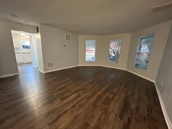 Building Photo - 819-823 Riverview Terrace