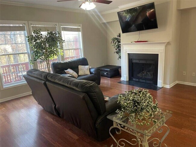 Building Photo - 3352 Chastain Gardens Dr NW