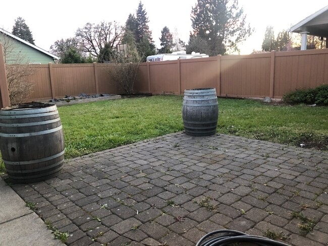 Building Photo - 3 Bed, 2 Bath Dallas Home!