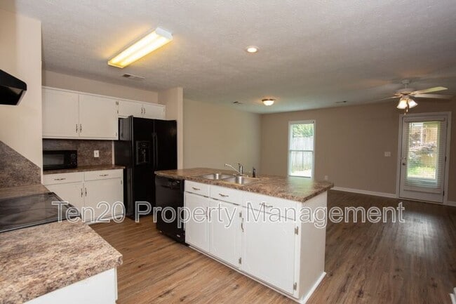 Building Photo - 3801 Holland Ct