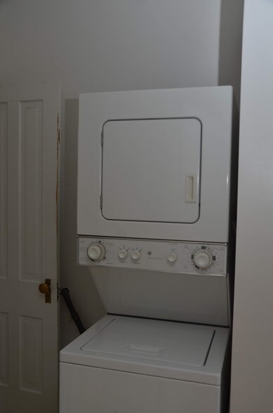 washer/drier - 1709 Pine St