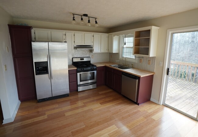 Building Photo - 218 John Wesley Dr