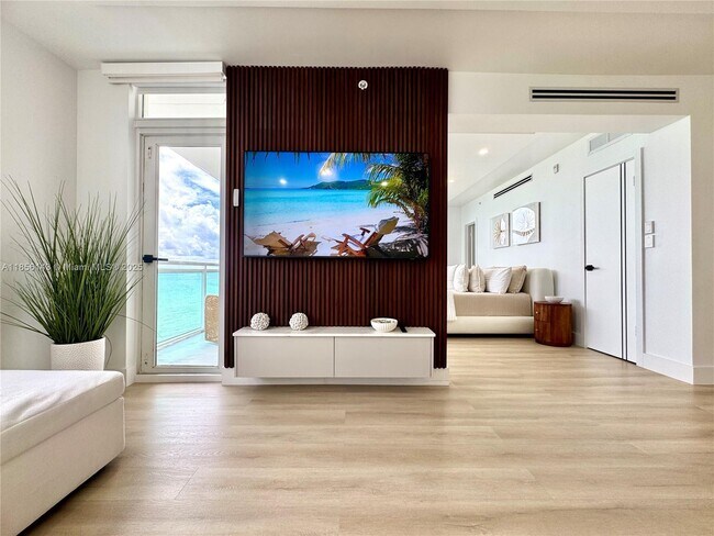 Primary Photo - 3001 S Ocean Dr
