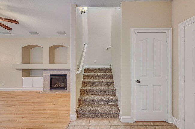 Building Photo - Stunning Northwest three bedroom w/ a loft!