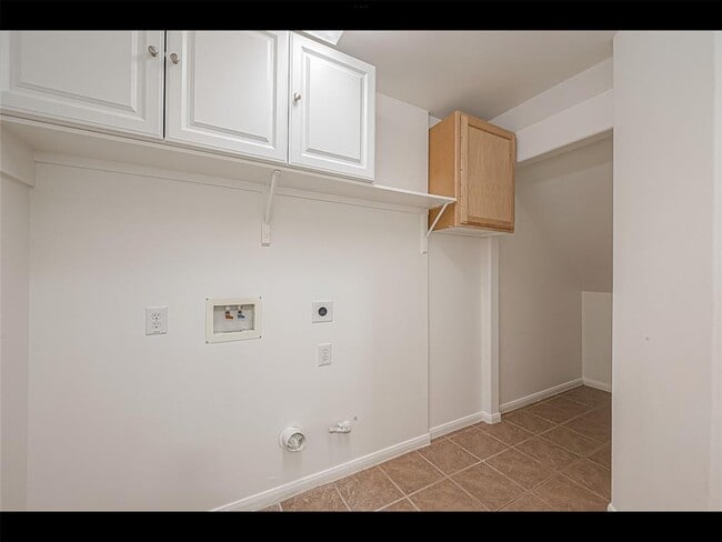 Building Photo - 10819 Waterfern Ct