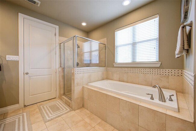 Building Photo - 1110 Sherwood Trail