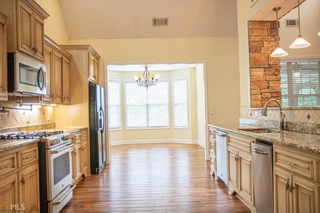 Building Photo - 168 Hamlin Rd