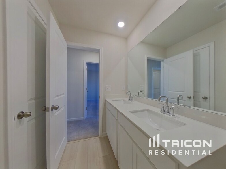 Building Photo - 4058 Rustling Grass Trl