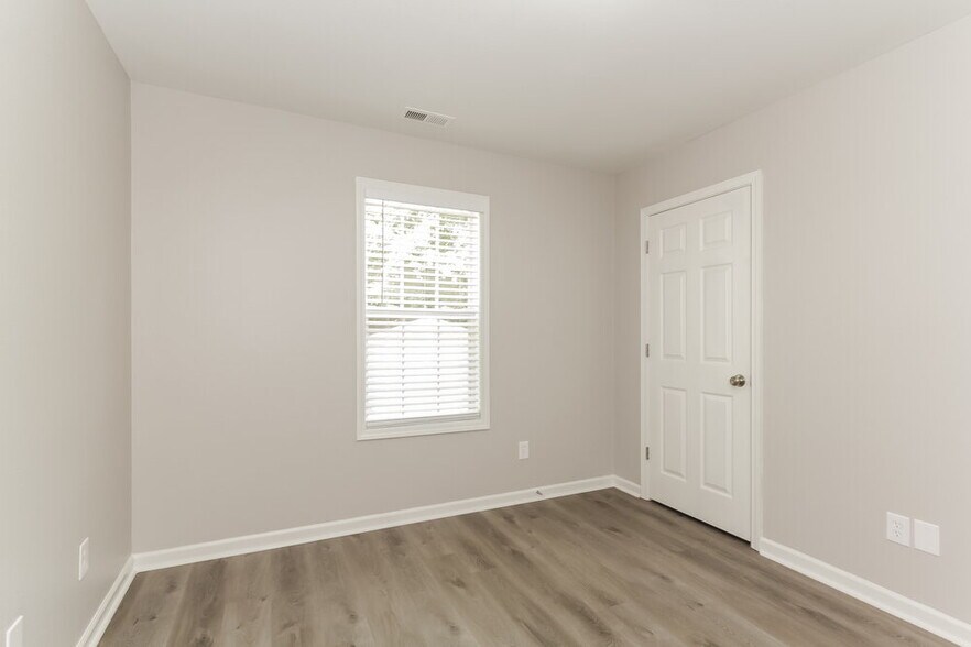 Building Photo - 2707 Oasis Ln